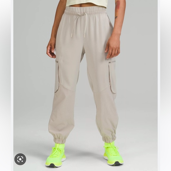 Lululemon relaxed, MR cargo pants - Picture 1 of 9